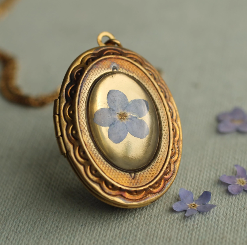 Forget Me Not Locket Oval