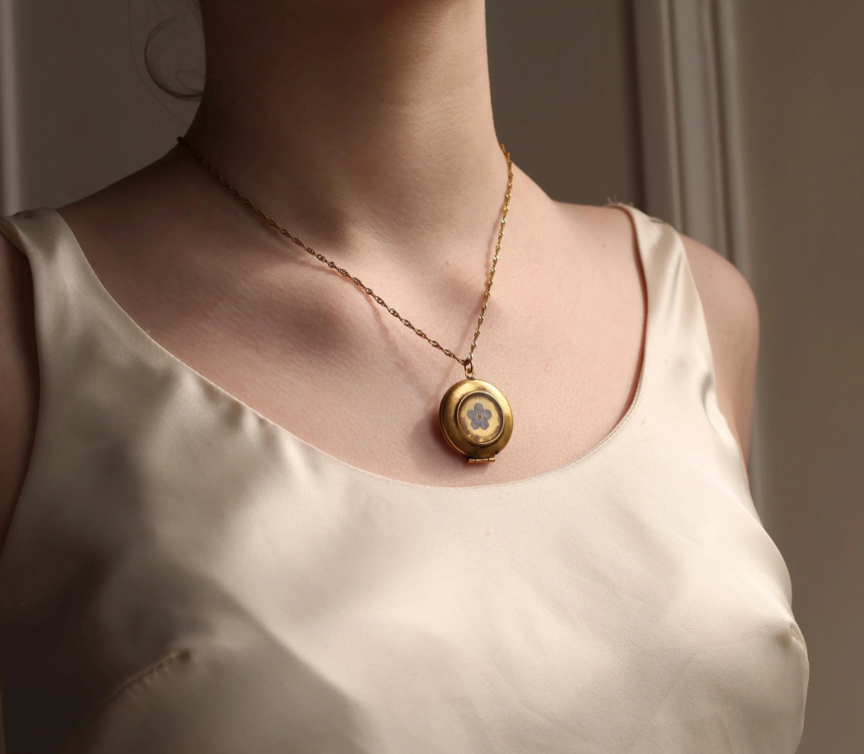 Forget Me Not Locket Necklace Round - Image 2